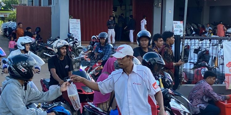 Semangat Berbagi di Bulan Ramadan, Astra Motor Merauke Sebar Kebaikan bagi Pengendara