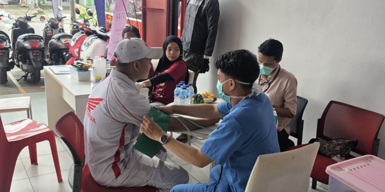 Unik, Aksi Donor Darah Astra Motor Timika Bertema Batik