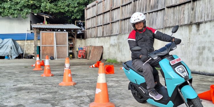 Tips Berkendara Aman saat di Jalan Beton