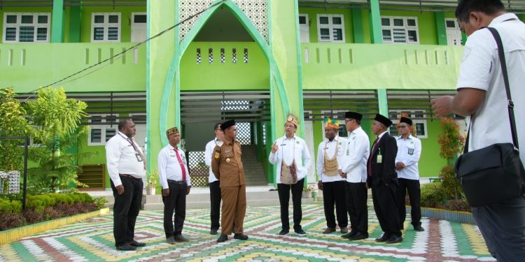 Tinjau MIN Keerom, Irjen Kemenag Soroti Beberapa Permasalahan