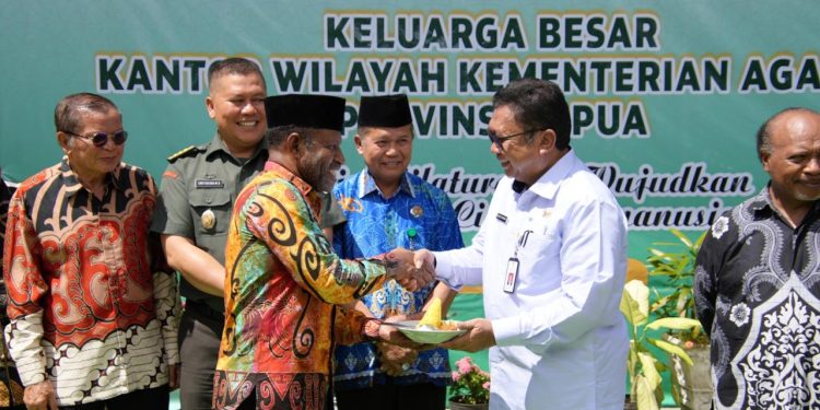 Halal Bihalal Kemenag Papua Perkokoh Tali Persaudaraan