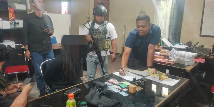 Oknum Polisi Penjual Amunisi di Papua Pegunungan Menyerahkan Diri