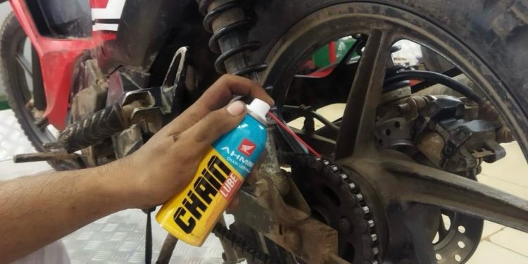 Gunakan AHM Chain Lube untuk Melindungi Rantai Motor Honda