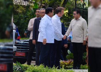 Menteri Ekraf Sambut Kedatangan Presiden Macron di Candi Borobudur