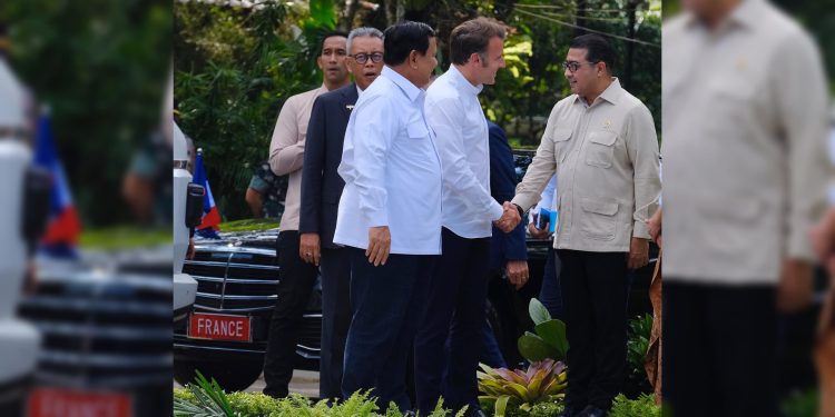 Menteri Ekraf Sambut Kedatangan Presiden Macron di Candi Borobudur
