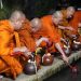Rangkaian Waisak, Umat Buddha Jalani Ritual Umbul Jumprit