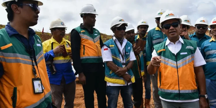 Warga Pulau Gag Minta Pemerintah Tak Hentikan Operasional Pertambangan Nikel di Raja Ampat