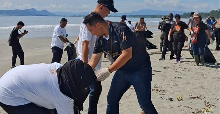 Hotel Horison Kotaraja Dukung Aksi Peduli Lingkungan di Pantai Hecknut Holtekamp