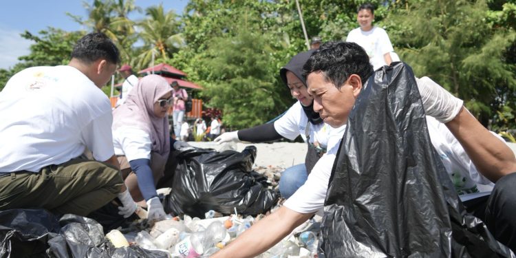 Semarakkan Hari Lingkungan Hidup Sedunia Tahun 2025, PLN UIP MPA Gelar Aksi Clean Up di Jayapura