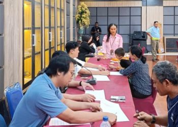 PLN UIP MPA Serahkan Kompensasi kepada Pemilik Lahan di Manokwari