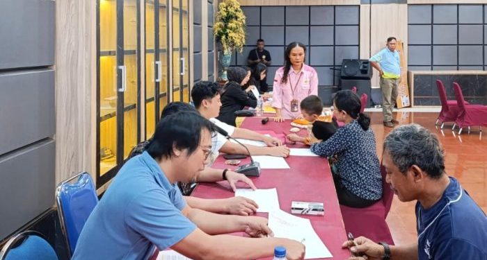 PLN UIP MPA Serahkan Kompensasi kepada Pemilik Lahan di Manokwari