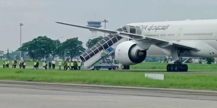 Terima Ancaman Bom, Pesawat yang Membawa Jemaah Haji Mendarat Darurat di Bandara Kualanamu