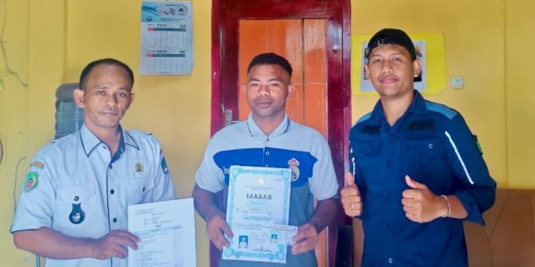 Pemuda Desa Tawa Terima Sertifikat Security dari PLN UIP MPA