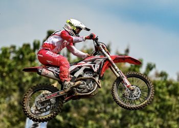 Crosser Muda AHRT Tunjukkan Performa Gemilang di Kejurnas Motocross Indonesia