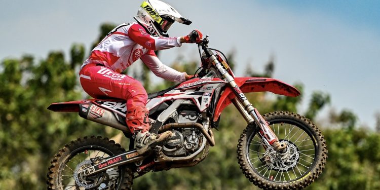 Crosser Muda AHRT Tunjukkan Performa Gemilang di Kejurnas Motocross Indonesia