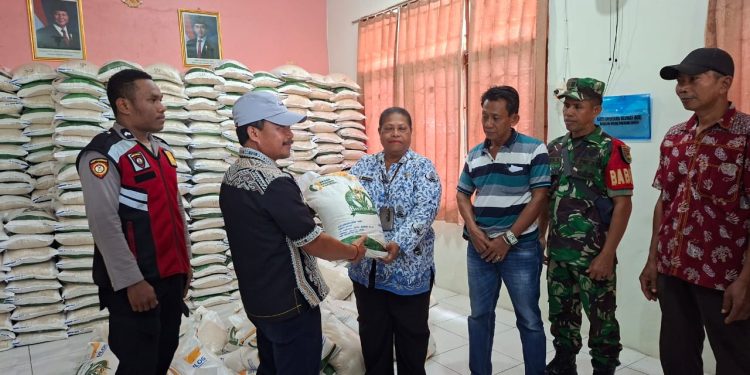 Perum Bulog Mulai Salurkan Bantuan Pangan Beras di Papua