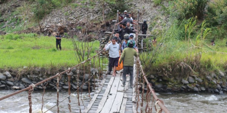Jenazah Warga Puncak Jaya Korban Penganiayaan Ditemukan di Jurang Sedalam 500 Meter