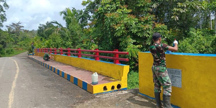 Satgas Yonif 512/QY Percantik Jembatan Harapan Warga Yuruf