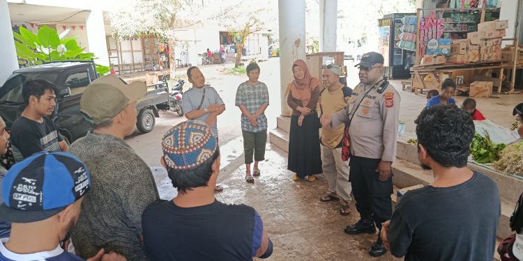 Kapolsubsektor Lebih Dekat dengan Pedagang Pasar Perbatasan Lewat Kegiatan Ini