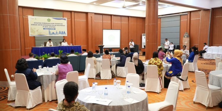 Peran Perempuan Sebagai Penjaga Nilai Kedamaian di Tengah Keluarga dan Masyarakat