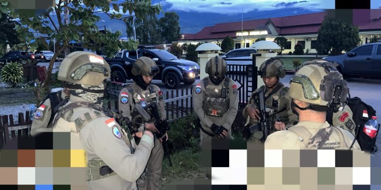 Satgas Damai Cartenz Terlibat dalam Penanaman Jagung di Jayawijaya