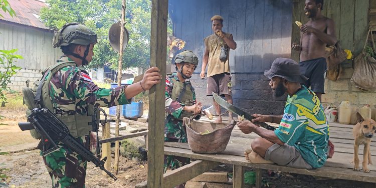 Merajut Kebersamaan di Perbatasan, TNI Temui Warga Yaffi