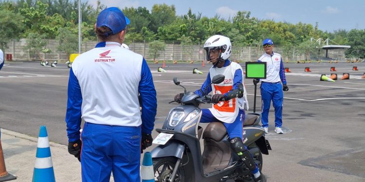 Darius Krey, Siswa Papua yang Siap Tularkan Semangat Berkendara Aman