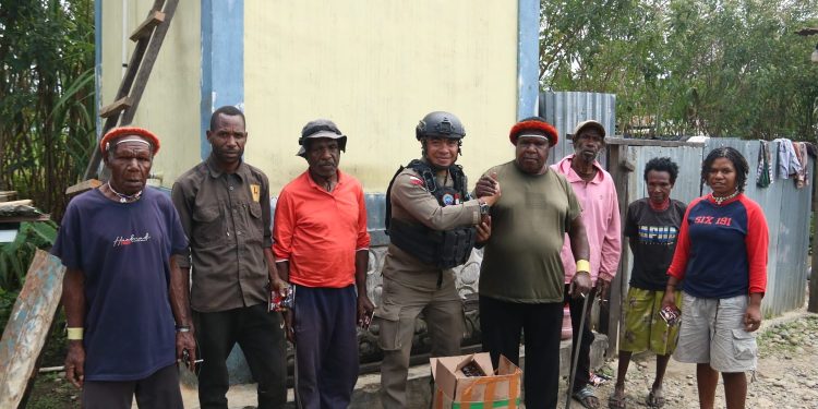 Satgas Operasi Damai Cartenz Bangun Hubungan Sosial Lewat Kegiatan Humanis