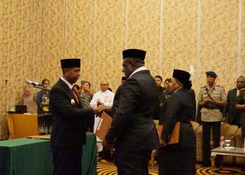Gubernur Tegaskan Ini Saat Lantik Dua Wakil Ketua MRP Selatan