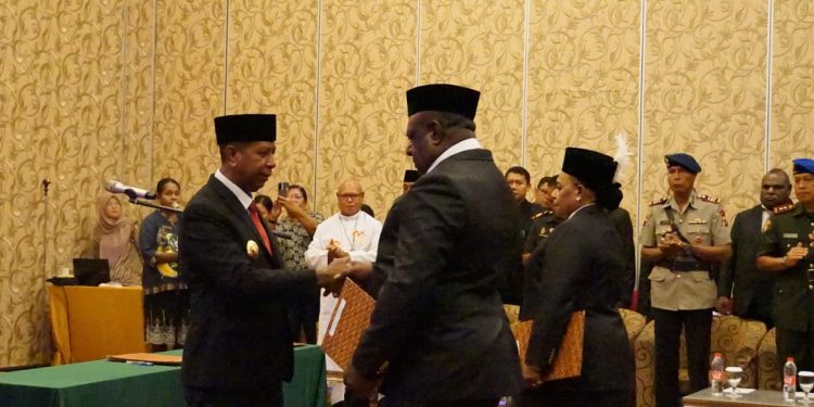 Gubernur Tegaskan Ini Saat Lantik Dua Wakil Ketua MRP Selatan