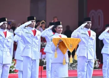 Ungkapan Haru Siswa Papua Barat Kibarkan Merah Putih pada HUT RI ke-80 di Jakarta