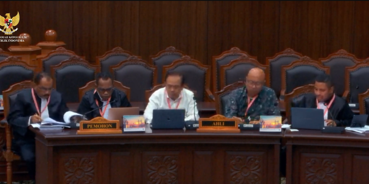Saksi Ahli Pemohon : PSU Cacat Yuridis Karena Putusan MK Tidak Dipatuhi
