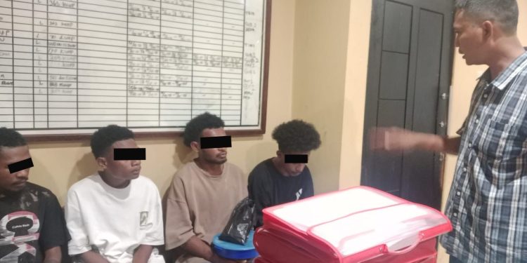 Empat Pemuda Diamankan Polisi Usai Lakukan Pengeroyokan dan Serang Petugas di Jayapura