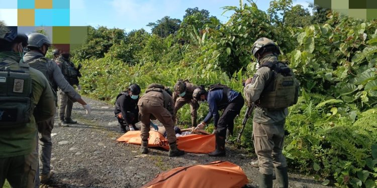 Satgas Operasi Damai Cartenz Evakuasi Dua Warga Korban Pembunuhan di Yahukimo