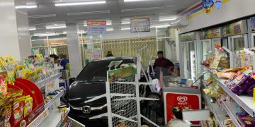 Kronologi Mobil Seruduk Dua Motor Hingga Masuk ke Toko di Jayapura
