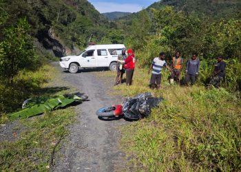 Polisi Evakuasi Jenazah Pengemudi Ojek Korban Penembakan di Puncak Jaya