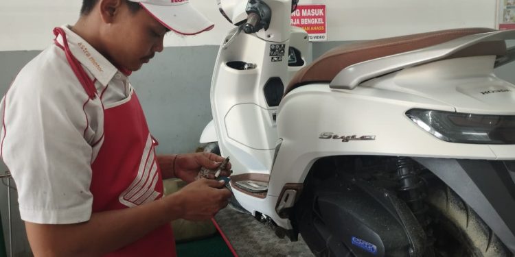 Jangan Abaikan, Perawatan Busi Motor Penting Dilakukan