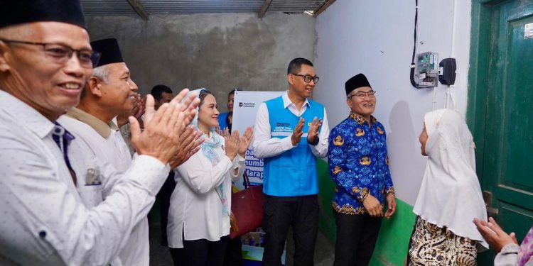 PLN Berbagi Terang untuk Masyarakat di Berbagai Daerah Jelang 80 Tahun Hari Listrik Nasional