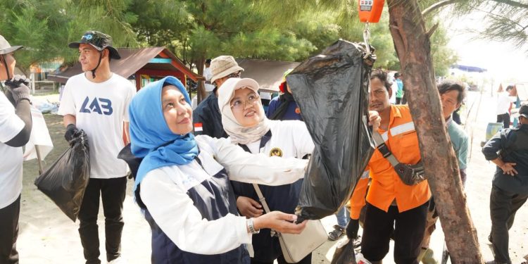 PLN Rehabilitasi Mangrove Lindungi Pesisir Utara Jateng dari Banjir Rob