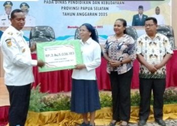 Hibah Pendidikan 2025 Disalurkan, Gubernur Safanpo Tekankan Ini