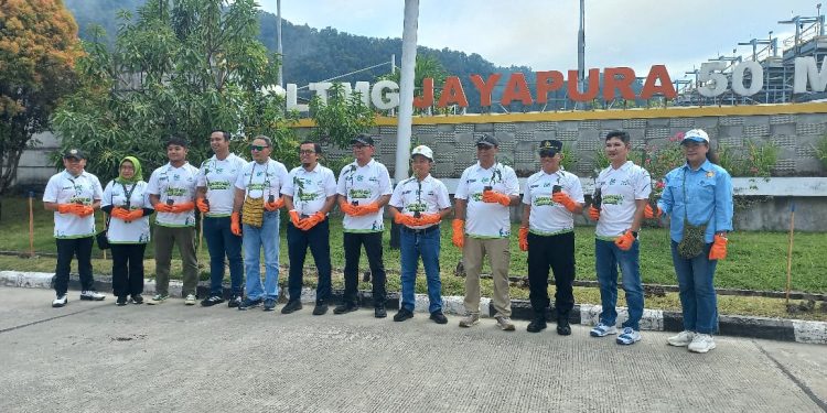PLN Perkuat Peran Aktif Perusahaan Terhadap Energi Hijau, Tanam 2.500 Bibit Pohon di Jayapura