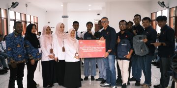 Dukungan Nyata Telkomsel di Papua, Salurkan Peralatan Sekolah Hingga Modem Orbit