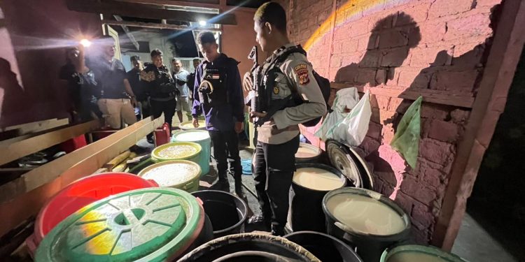 Polisi Gagalkan Produksi Miras Lokal Terbesar di Merauke
