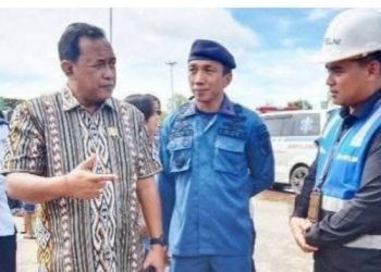 Charles Soroti Penambahan Armada saat Pantau Aktivitas Penumpang di Pelabuhan Merauke