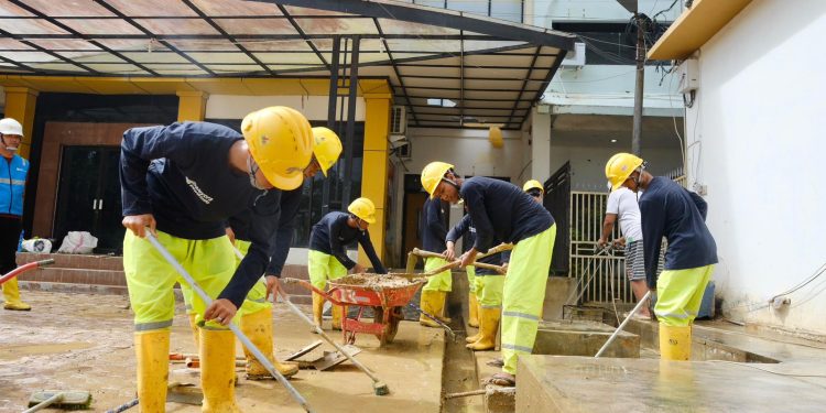 PLN Kerahkan Direksi dan Relawan, Percepat Pemulihan Listrik dan Fasum di Aceh