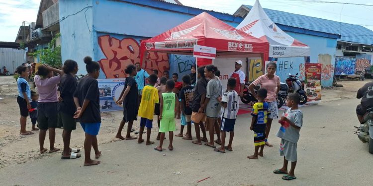 Astra Motor Papua Hadirkan Paket Sembako Murah untuk Warga Klademak