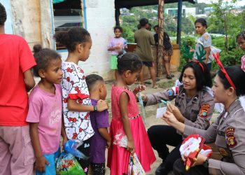 Satgas Ops Damai Cartenz Berbagi Kebahagiaan dengan Anak Papua
