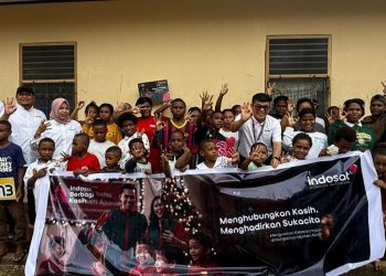 Indosat Sebar Kehangatan Natal di Panti Asuhan Pembawa Terang Jayapura
