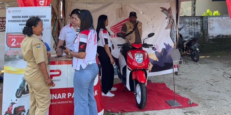 Antre Dukcapil Jadi Lebih Produktif dengan Roadshow Honda di Biak