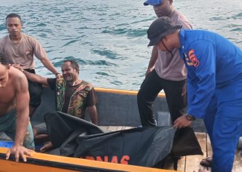 Dua Warga Terseret Arus di Pantai Base G, Satu Korban Masih Dalam Pencarian